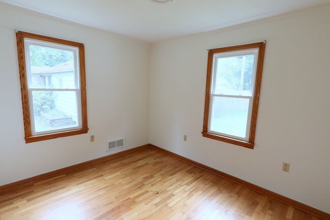 Building Photo - Beautiful 3 Bedroom Home on Goshen's West ...