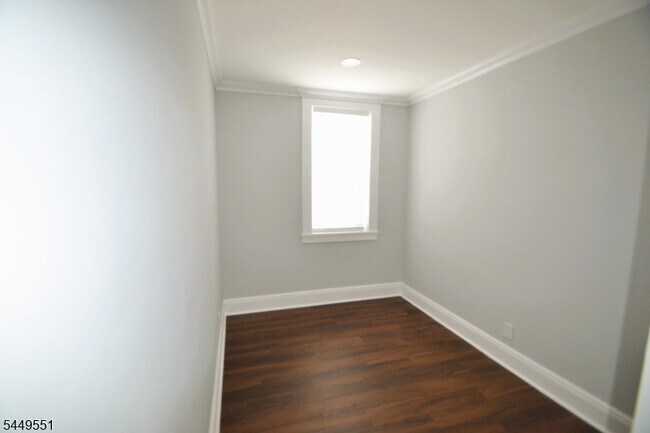 Building Photo - 56 Hobart Pl