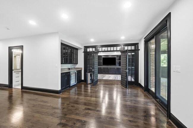 Building Photo - 678 Canterbury Dr