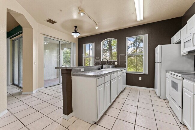 Building Photo - 5039 Sunridge Palms Dr