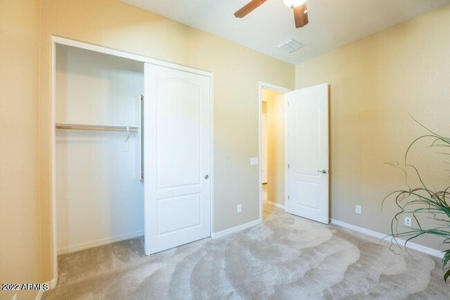Building Photo - 5434 S Forest Ave