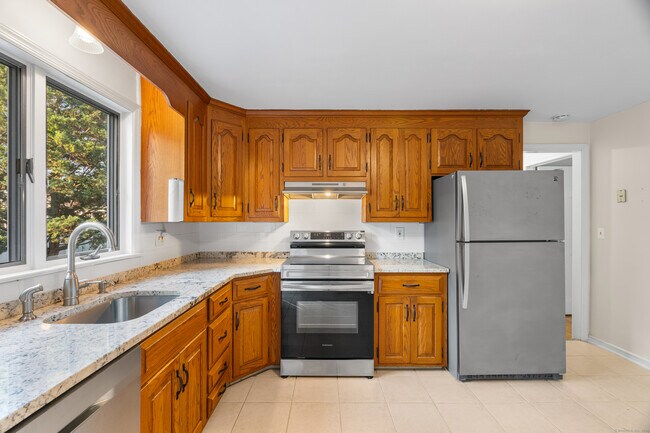 Building Photo - 228-230 Jennings Rd