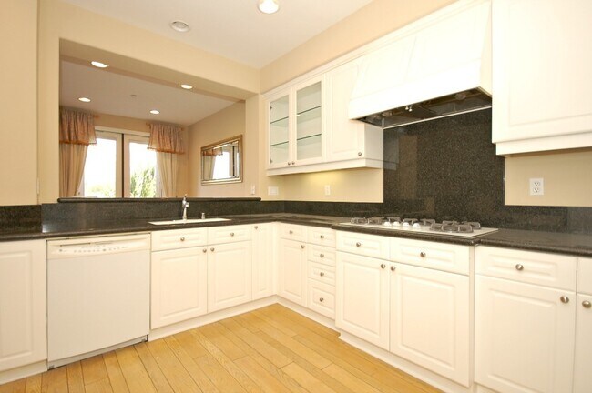 Building Photo - Amazing Location Home in Carlsbad with Lag...