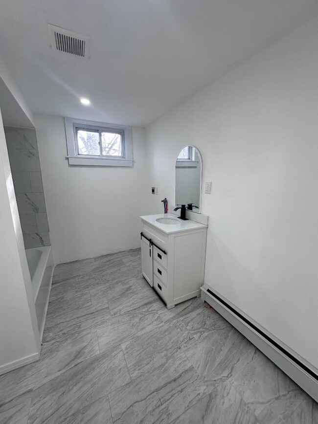 Building Photo - 153 Vine St