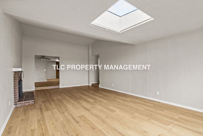 Building Photo - 2082 Ohio St