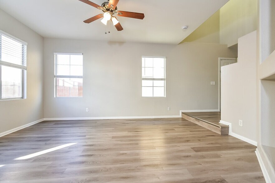 Building Photo - 4950 Attitude Ct