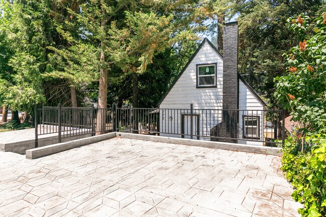 Building Photo - 772 Arrowhead Villa Rd