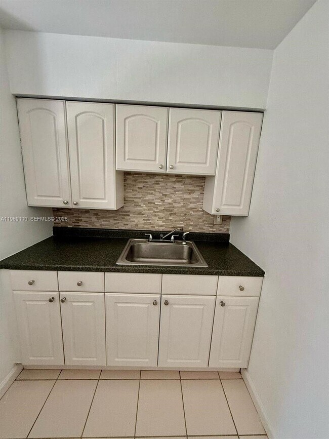 Building Photo - 1240 NE 12th Ave