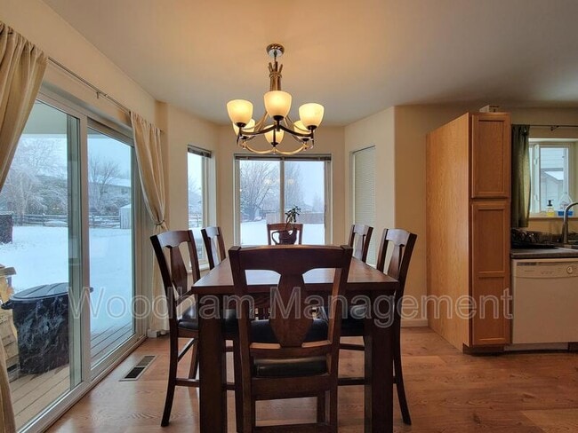 Building Photo - 184 Droulliard Ave