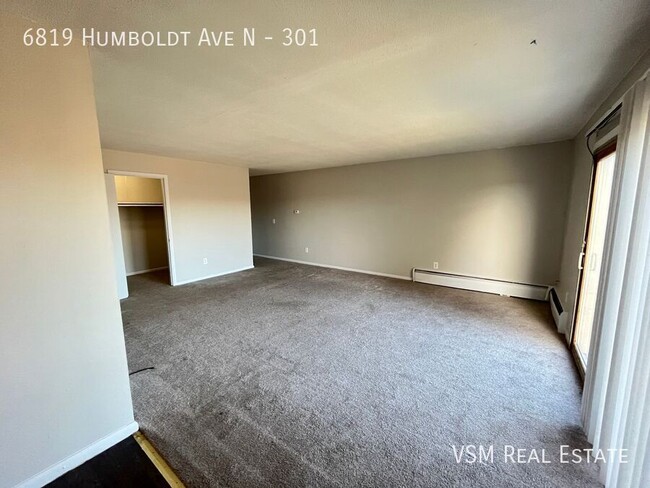 Building Photo - Spacious 2 Bedroom 1 Bathroom Unit - Avail...