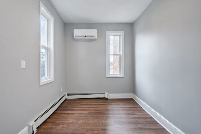Building Photo - Brand New Remodel - 4BR / 2BA Home in Manchester - In-Unit Laundry, Convenient Location - Availab...
