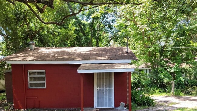 Building Photo - 3611 Hardee Ave