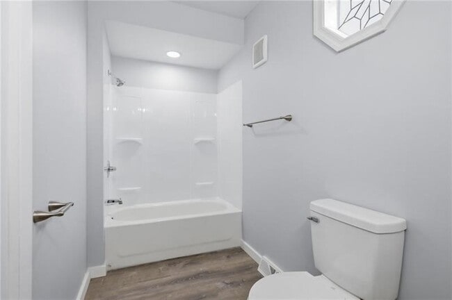 Building Photo - 228 Sylvan Walk