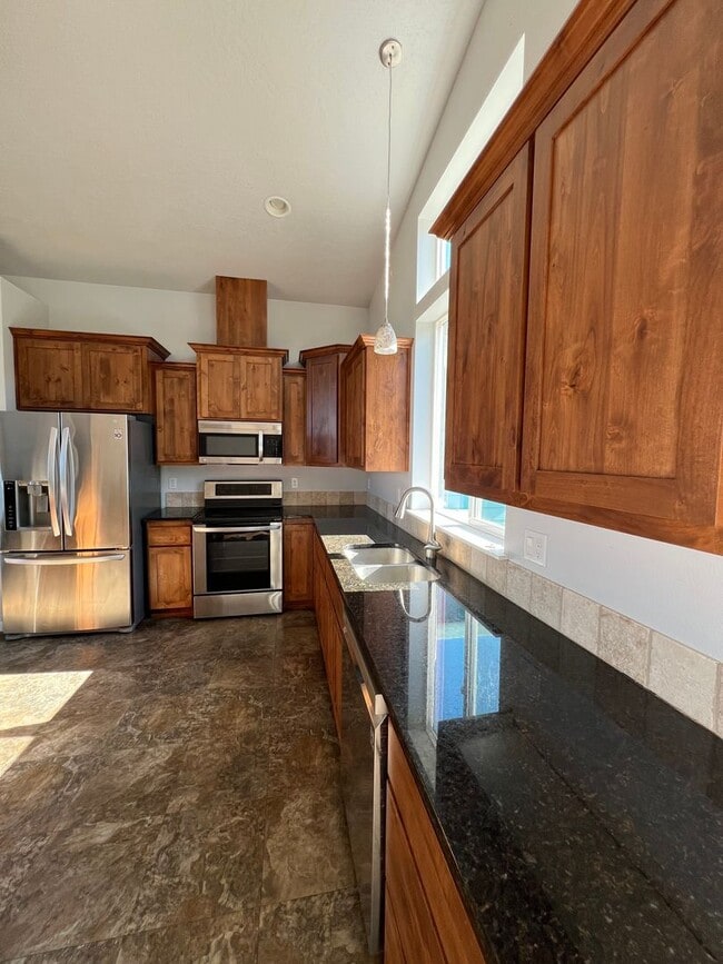 Building Photo - Beautiful Hilltop Country Home with Stunning Views