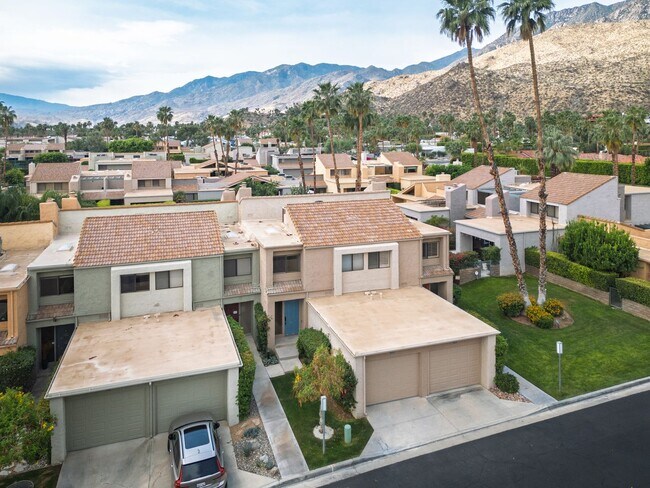 Building Photo - AVAILABLE NOW!! 2 Bedroom 3 Bathroom condo in Palm Springs!