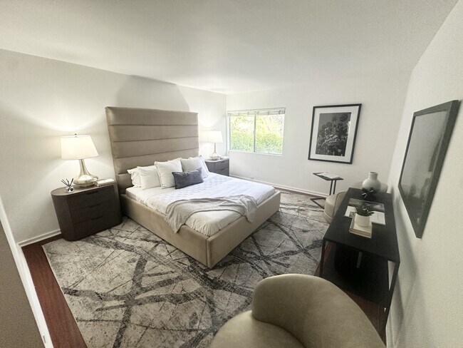 Building Photo - 330 S Barrington Ave