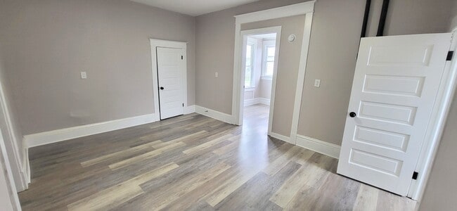 Building Photo - 1326 E Pontiac St