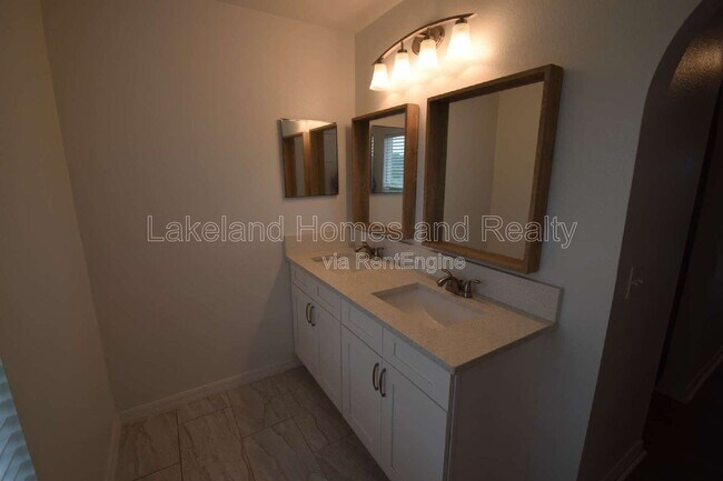 Building Photo - 5123 Spanish Oaks Dr