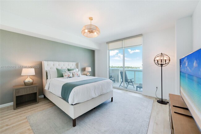 Building Photo - 7910 Harbor Island Dr