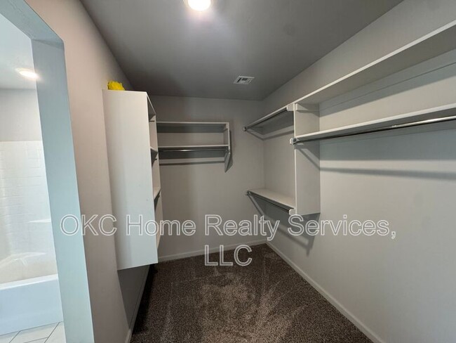 Building Photo - 928 Dusky Valley Ln