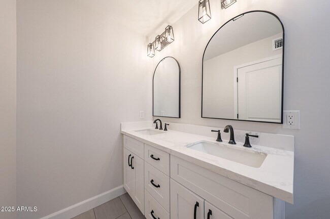 Building Photo - 11202 N 43rd Dr