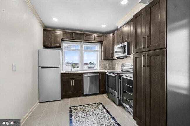 Primary Photo - 2528 E Allegheny Ave