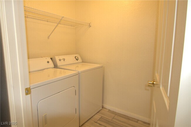 Building Photo - 10550 W Alexander Rd