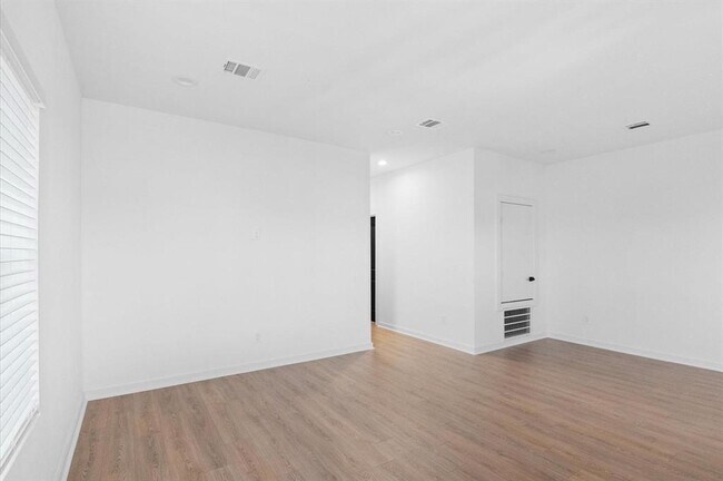 Building Photo - 9730 Tuffly St