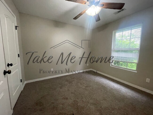 Building Photo - Modern 4-Bed, 2-Bath Home for Rent in Republic – 3-Car Garage & Private Fenced Yard