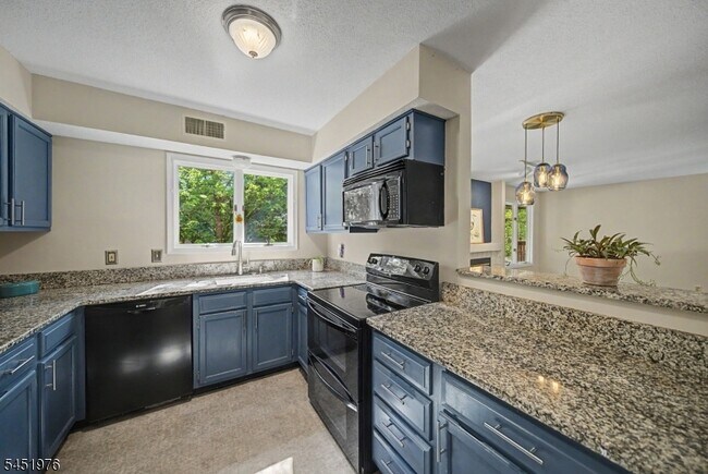Building Photo - 24 Pine Hollow Ct