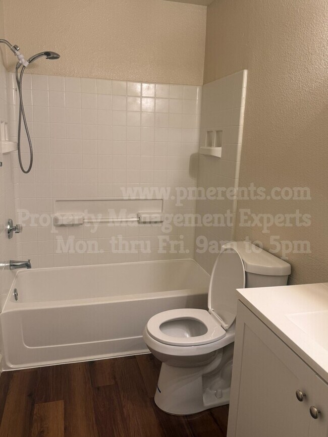 Building Photo - 8824 Fox Creek Dr