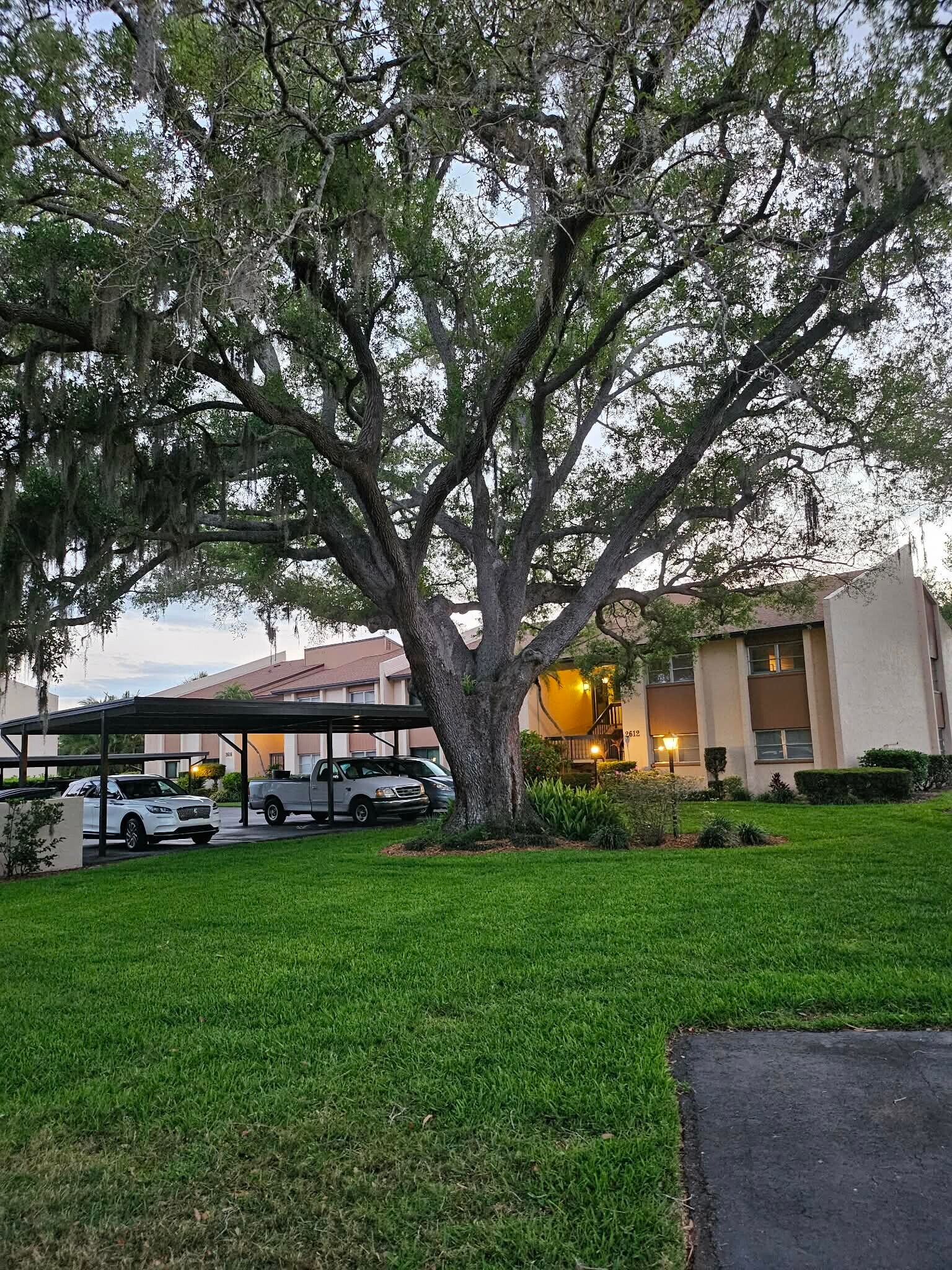 Building Photo - 2612 Clubhouse Dr