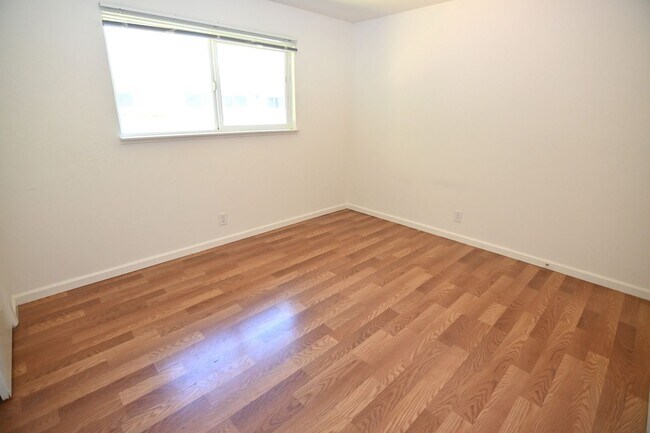 Building Photo - 1295 Flora Ave