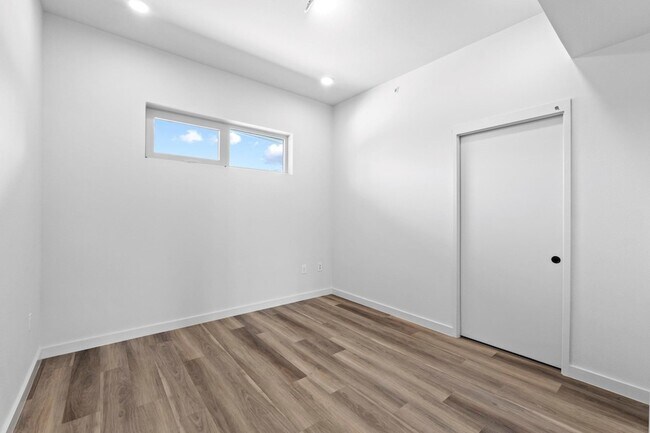 Building Photo - 4004 Banister Ln