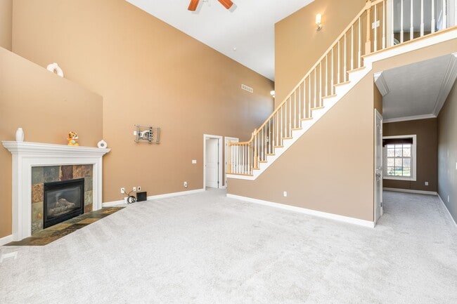 Building Photo - Five Bedroom Home in Kalamazoo