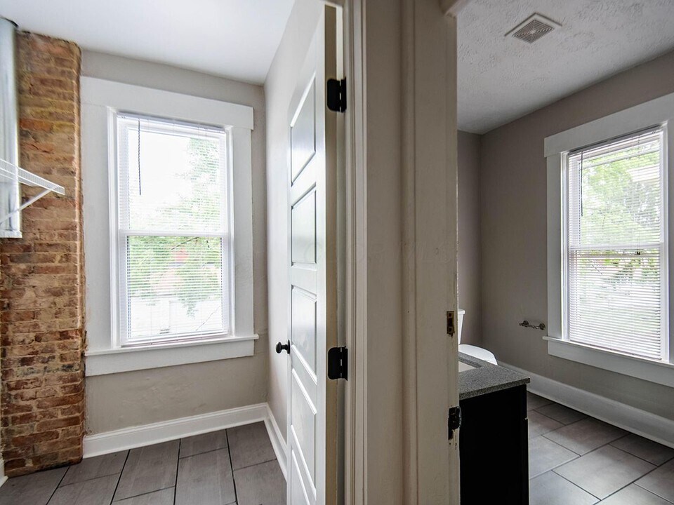 Building Photo - 380 Stoddart Ave