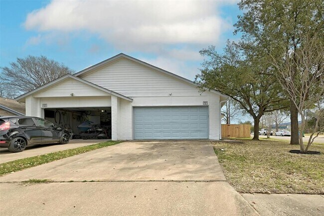 Building Photo - 601 Valley View Dr