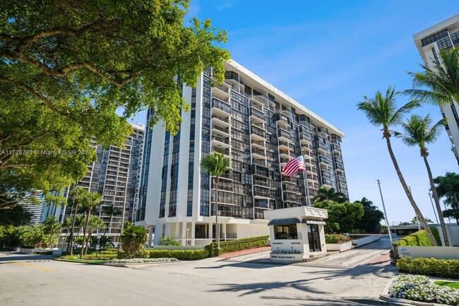 Building Photo - 1915 Brickell Ave