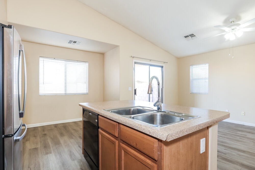 Building Photo - 5509 S 34th Ave