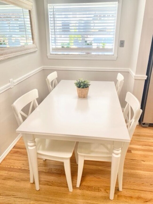 Building Photo - 2Bd/1Ba Issaquah House