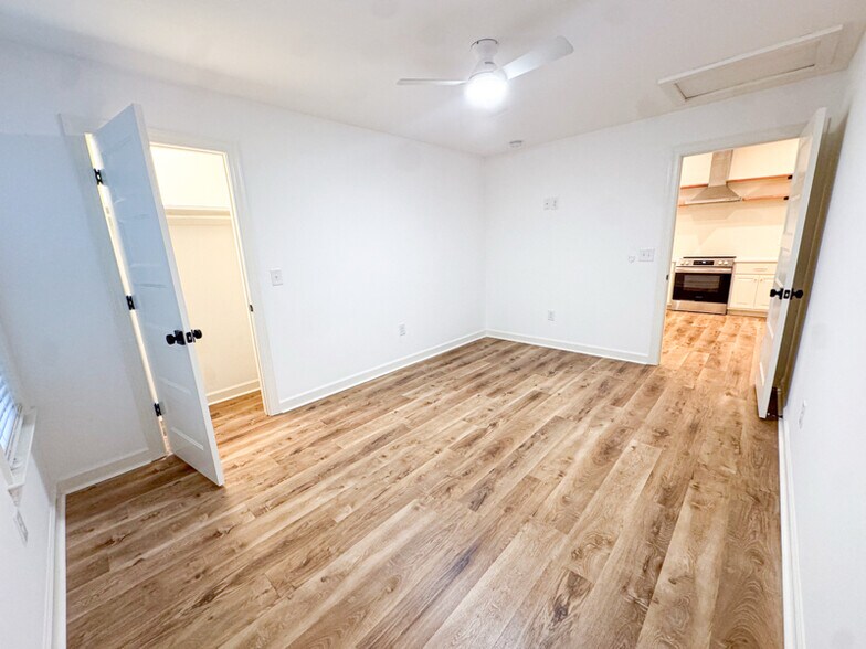 Building Photo - 134 N Clarendon Dr