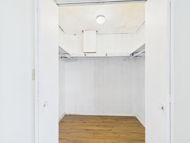 Building Photo - Unit 8