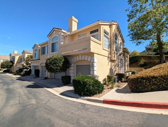 Building Photo - Beautifully Remodeled and Bright in the Perfect Carmel Mountain Ranch Location