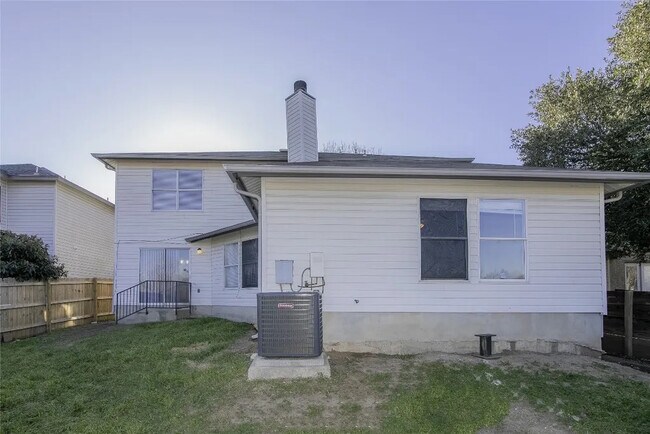 Building Photo - Room in House on Heyerdahl Dr