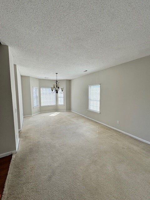 Building Photo - Charming 4-Bedroom Home