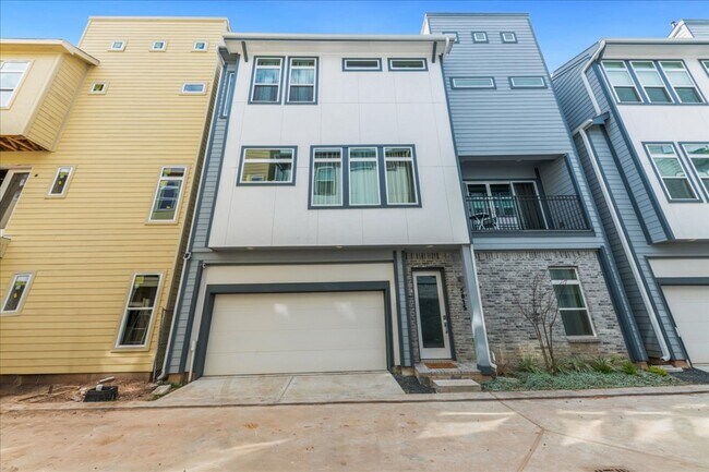 Building Photo - 5815 Fairdale Ln