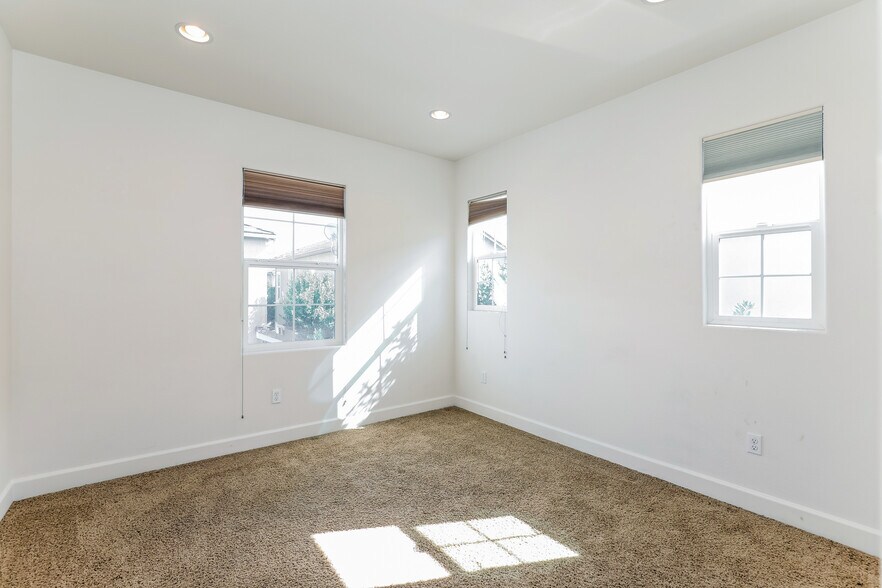 Building Photo - 1591 Sylvia St