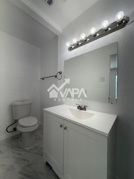 Building Photo - 202 Florencia Ave