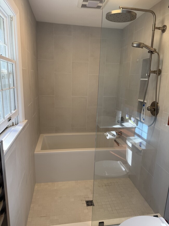 Building Photo - 18 Cricklewood Cir