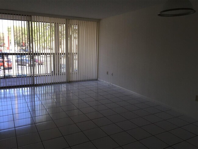 Building Photo - 10855 SW 112th Ave